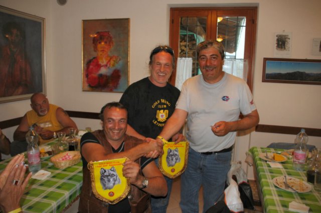 motoincontrogoldwingvertova51.jpg