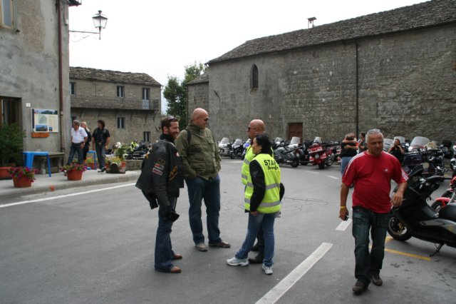 bastardinsidemeetingsabato6settembre2008pranzo8.jpg