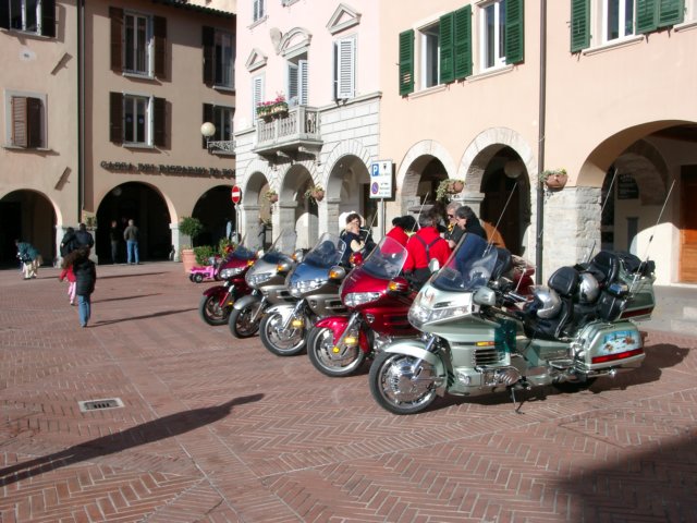motoincontroroccascassianoinpiazza19novembre2006.jpg