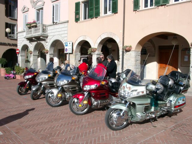 motoincontroroccascassianoinpiazza19novembre20062.jpg