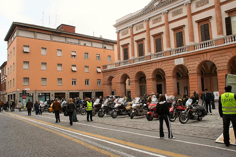 Domenica_piazza_Guidazzi_9.jpg - Domenica, piazza Guidazzi.