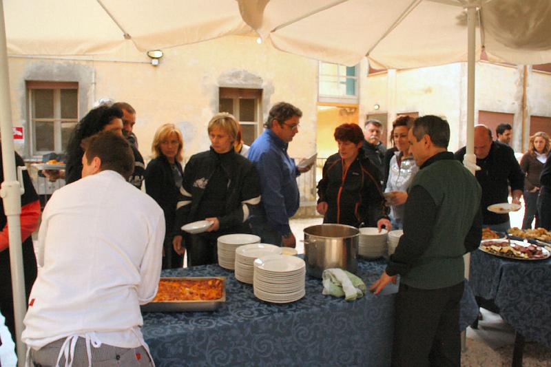 Domenica_villa_Silvia.jpg - Domenica, il pranzo a villa Silvia.