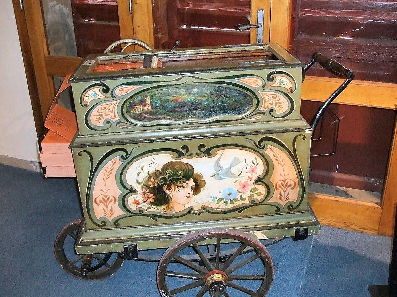 Domenica_villa_Silvia_15.JPG - Il museo della musica meccanica.
