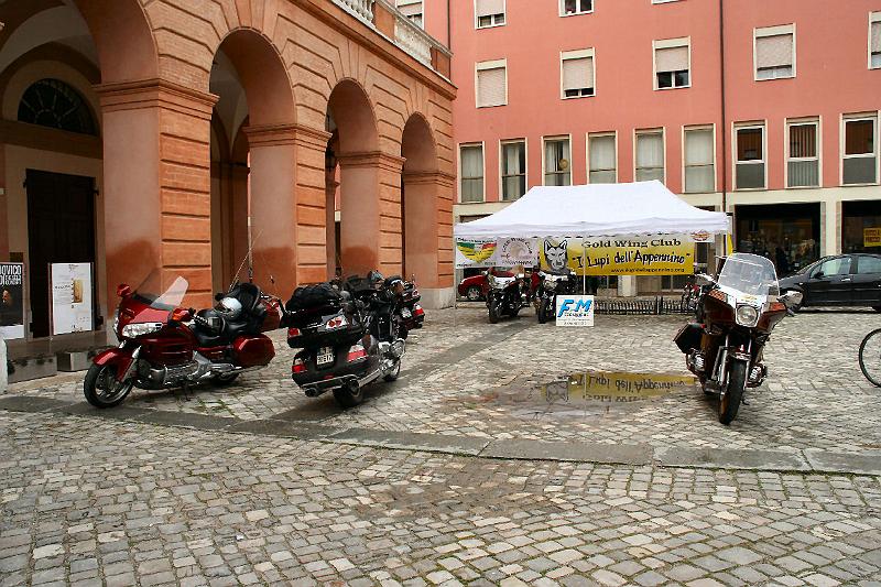 Sabato_piazza_Guidazzi_14.jpg - La pioggia nel pomeriggio sembra concedere una tregua.