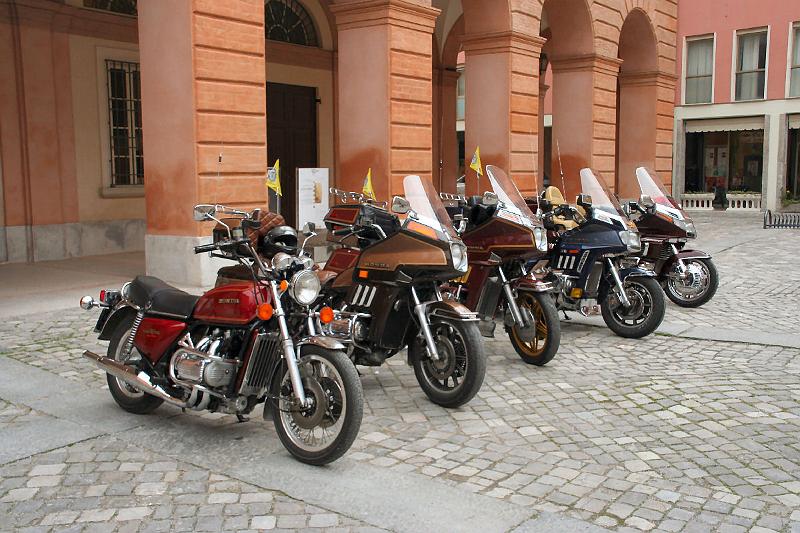 Sabato_piazza_Guidazzi_2.jpg - 1000, 1100, 1200 e 1500, tutto in mostra.