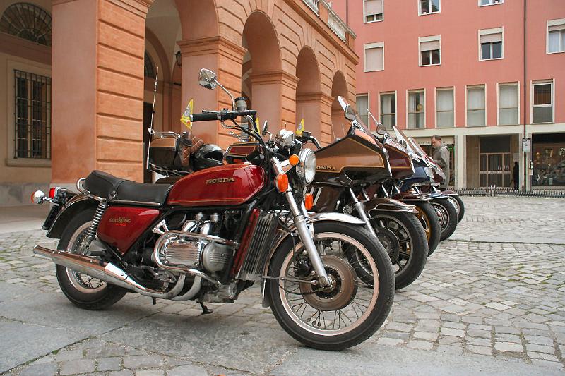 Sabato_piazza_Guidazzi_3.jpg - 1000, 1100, 1200 e 1500, tutto in mostra.