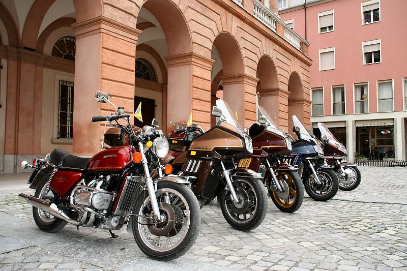 Sabato_piazza_Guidazzi_4.jpg - 1000, 1100, 1200 e 1500, tutto in mostra.