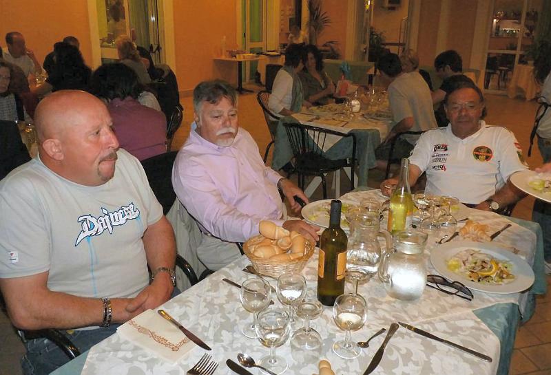 27.jpg - La cena, tavolata 5.