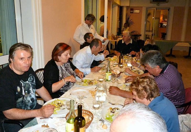 32.jpg - La cena, tavolata 10.
