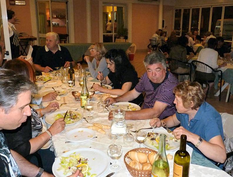 33.jpg - La cena, tavolata 11.