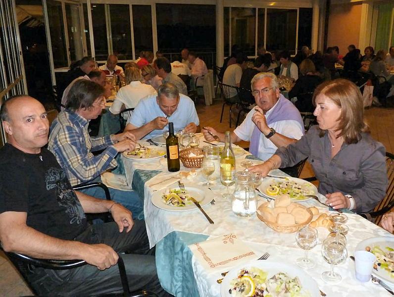 39.jpg - La cena, tavolata 17.